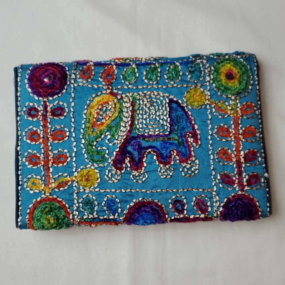 Decorative colorful embroidered clutch - Picture 3 of 6